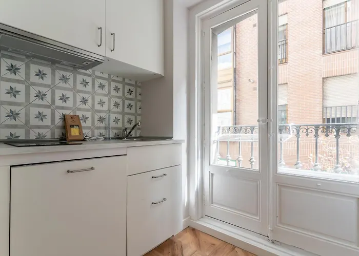 Bright Cozy-2Bedrooms 1Bath-Anton Martin