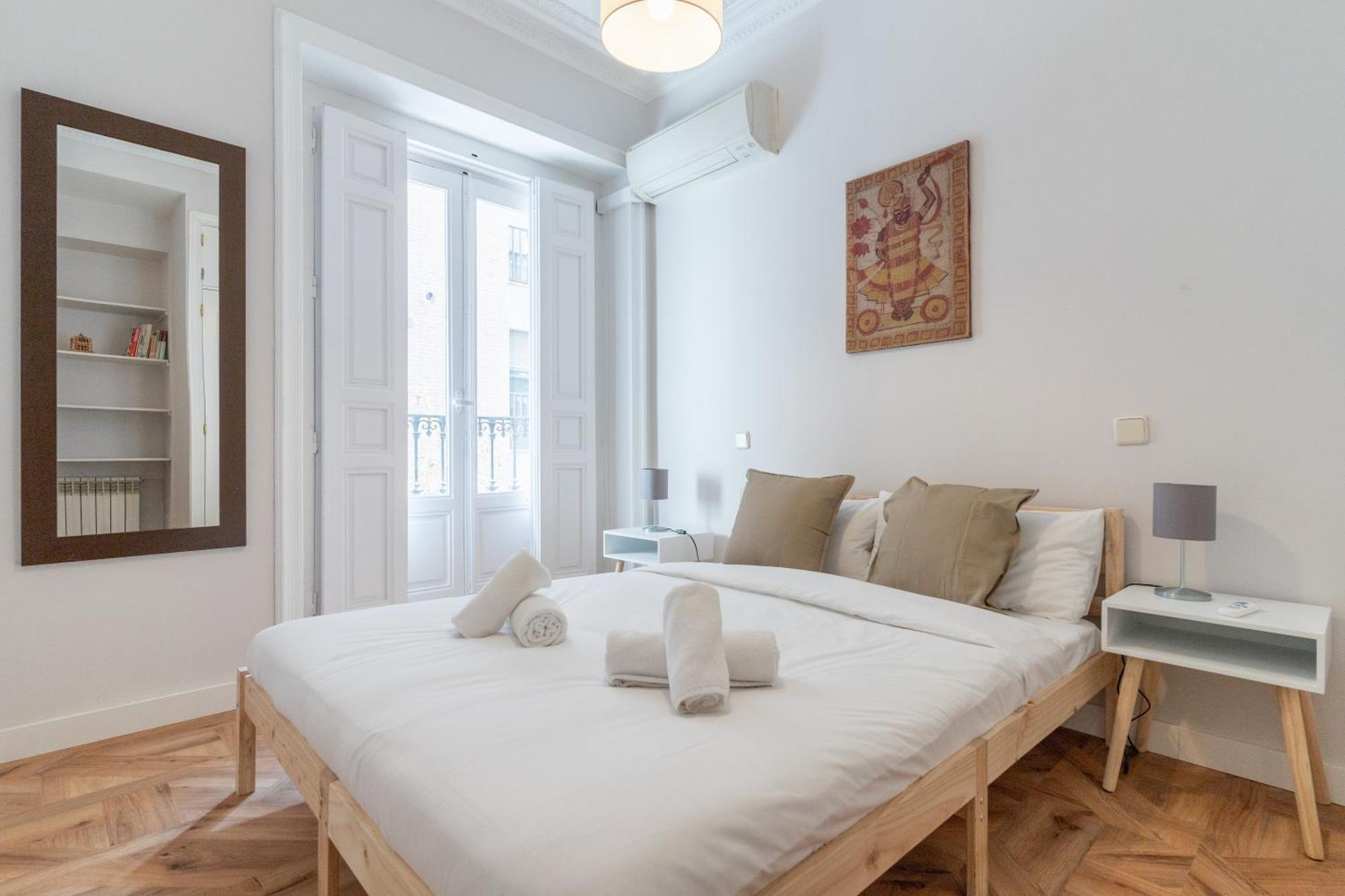 Bright Cozy-2bedrooms 1bath-anton Martin Appartement Madrid